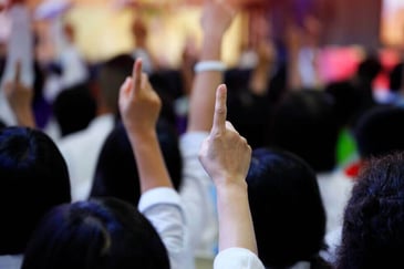 people bidding at an auction fundraiser