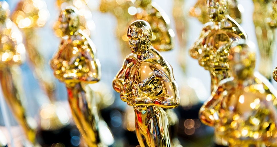 Oscars_Statuettes_in_line